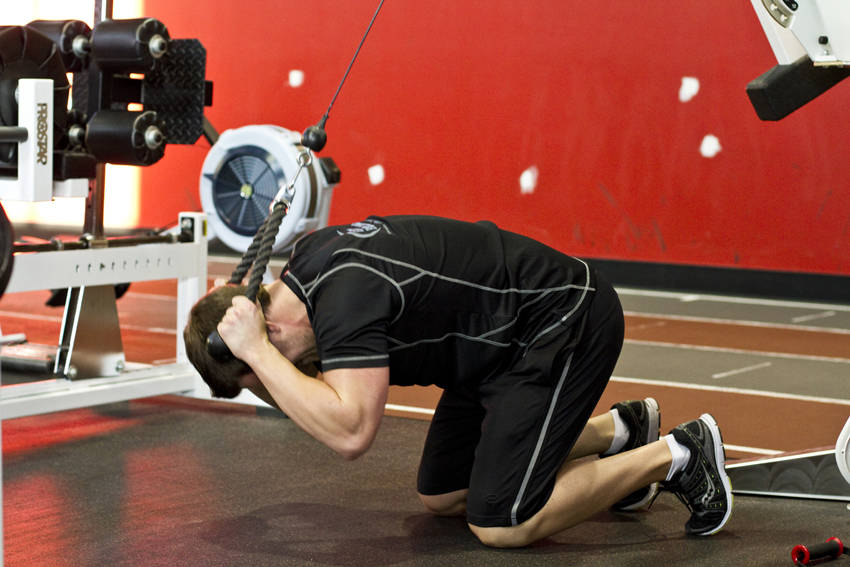 Kneeling Cable Crunch With Alternating Oblique Twists